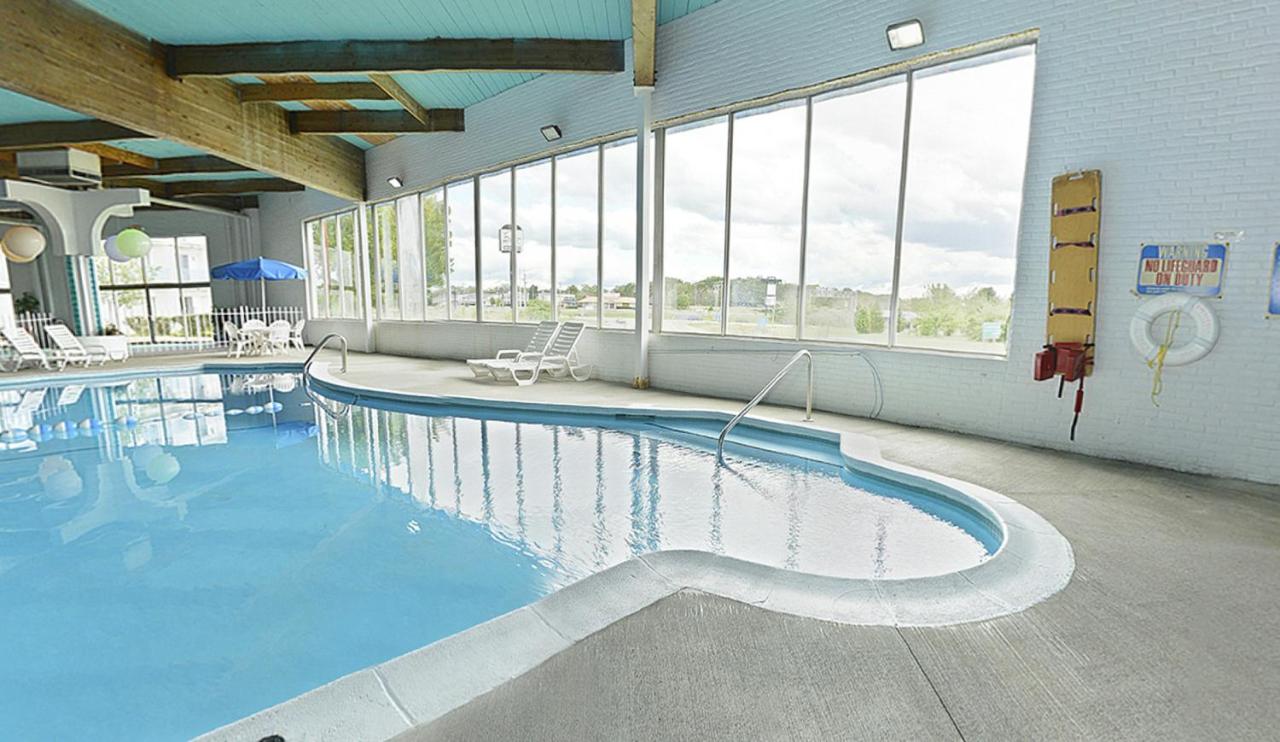 | Howard Johnson by Wyndham Benton Harbor