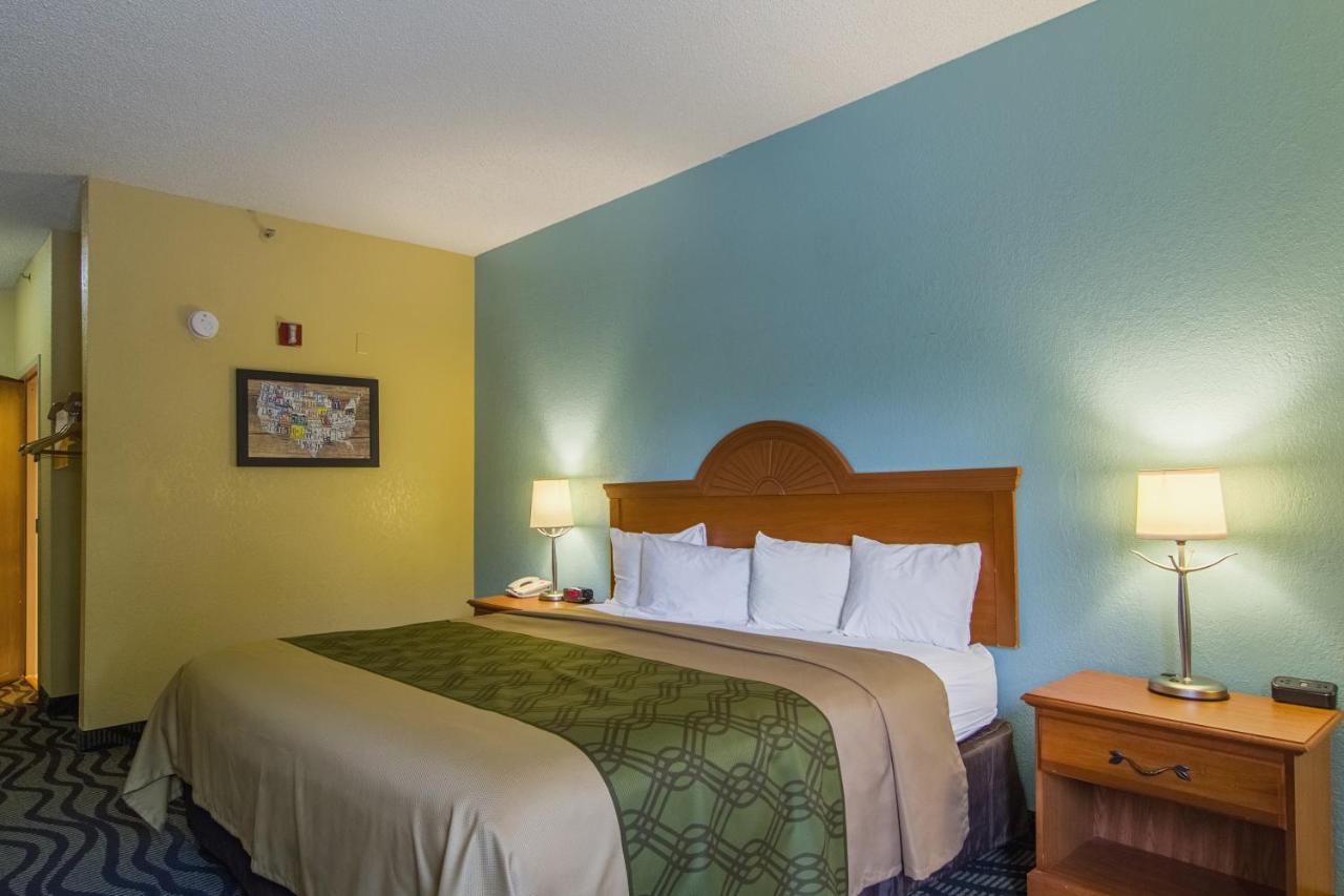 King Room - Disability Access/Non-Smoking at Econo Lodge Darien