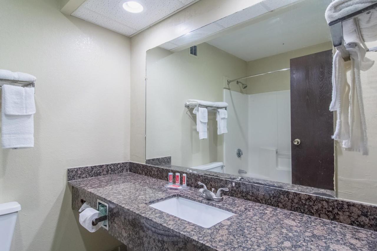 King Room - Disability Access/Non-Smoking at Econo Lodge Darien