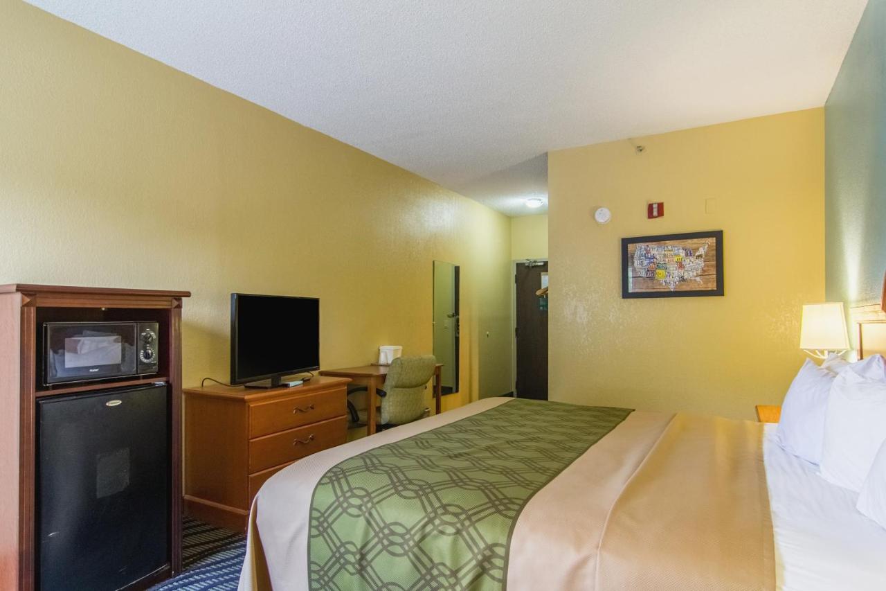 King Room - Disability Access/Non-Smoking at Econo Lodge Darien