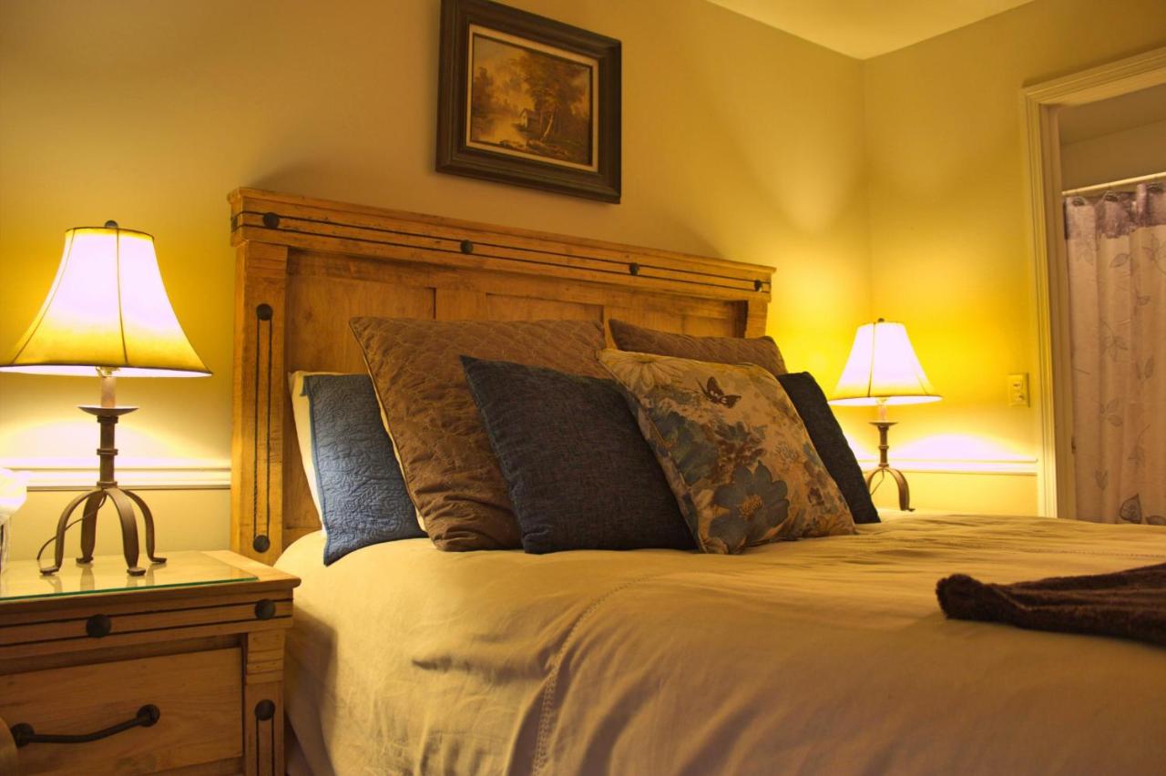 | Black Bear Manor