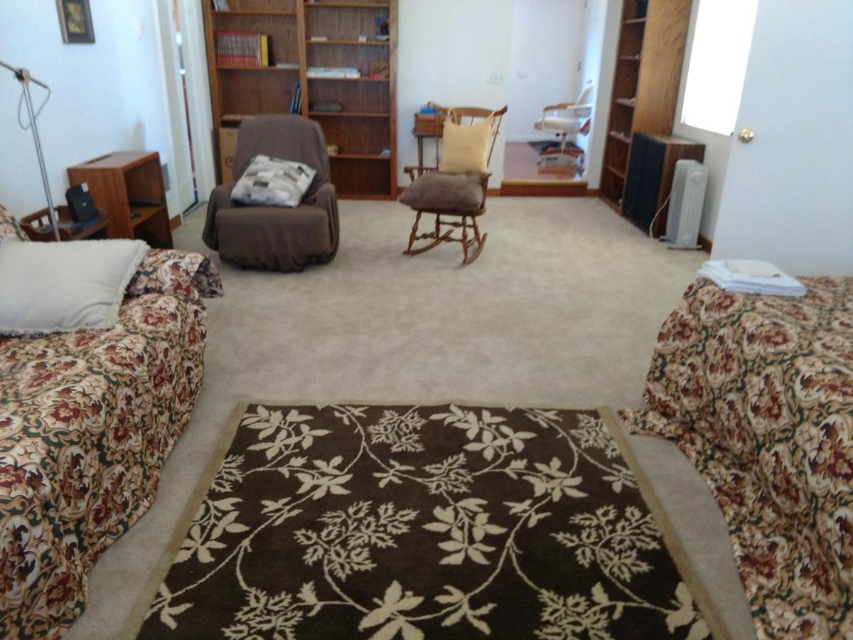 | Lakeside Hostel & Guest House