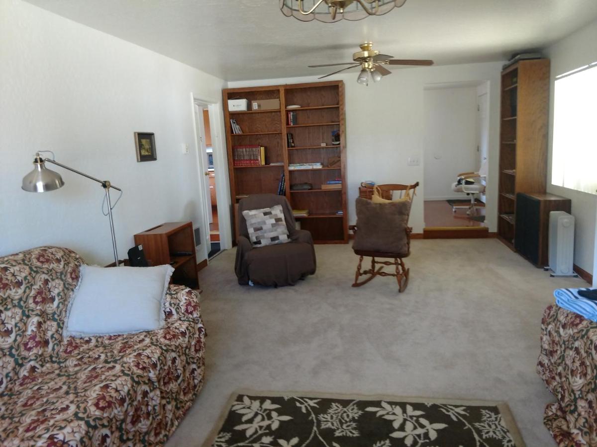 | Lakeside Hostel & Guest House