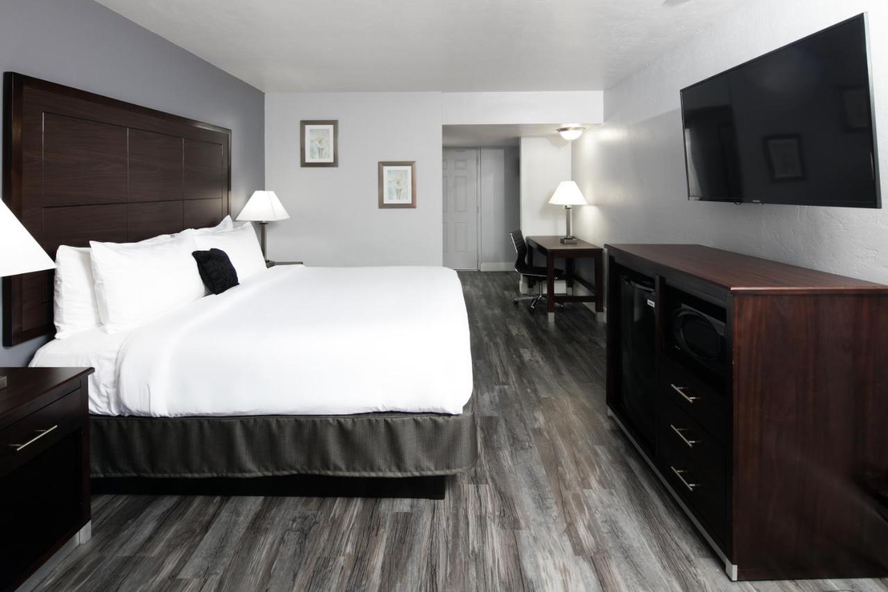 King Suite at Red Lion Inn & Suites Tucson Downtown