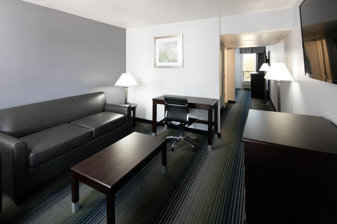 King Suite at Red Lion Inn & Suites Tucson Downtown