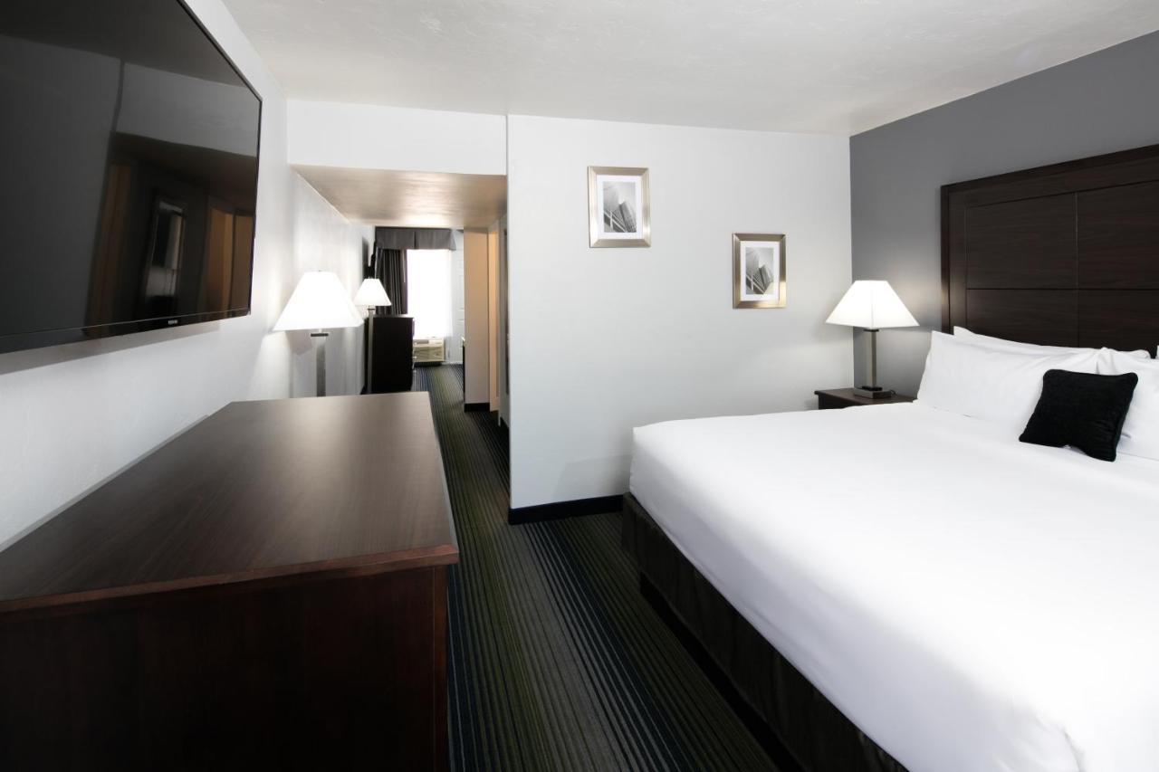 King Suite at Red Lion Inn & Suites Tucson Downtown