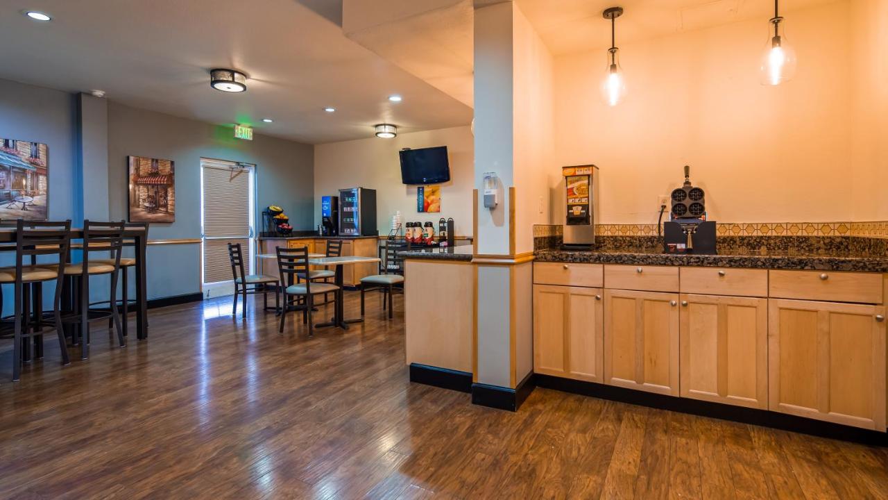  | Best Western Woodburn Inn