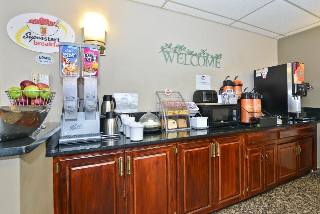 | Super 8 by Wyndham Bridgeview/Chicago Area