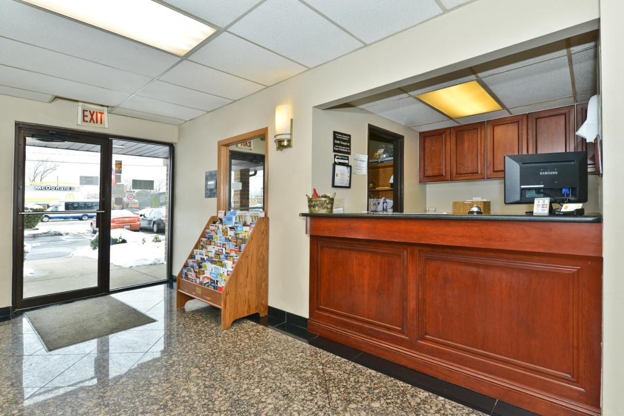 | Super 8 by Wyndham Bridgeview/Chicago Area