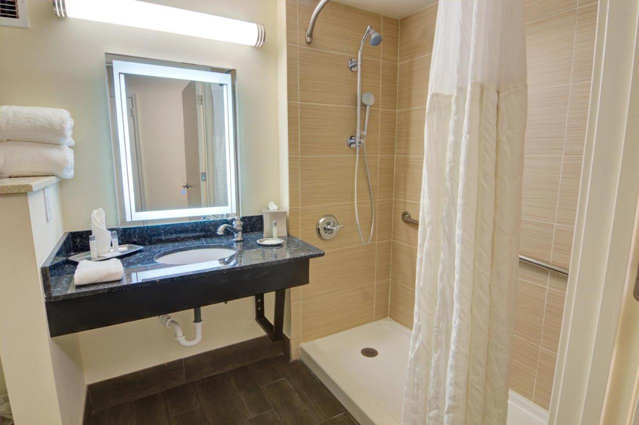 Queen Room with Balcony - Partial Ocean View/Disability Accessible at Guy Harvey Resort on St Augustine Beach
