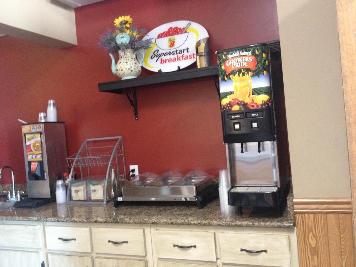 | Super 8 by Wyndham Bowling Green