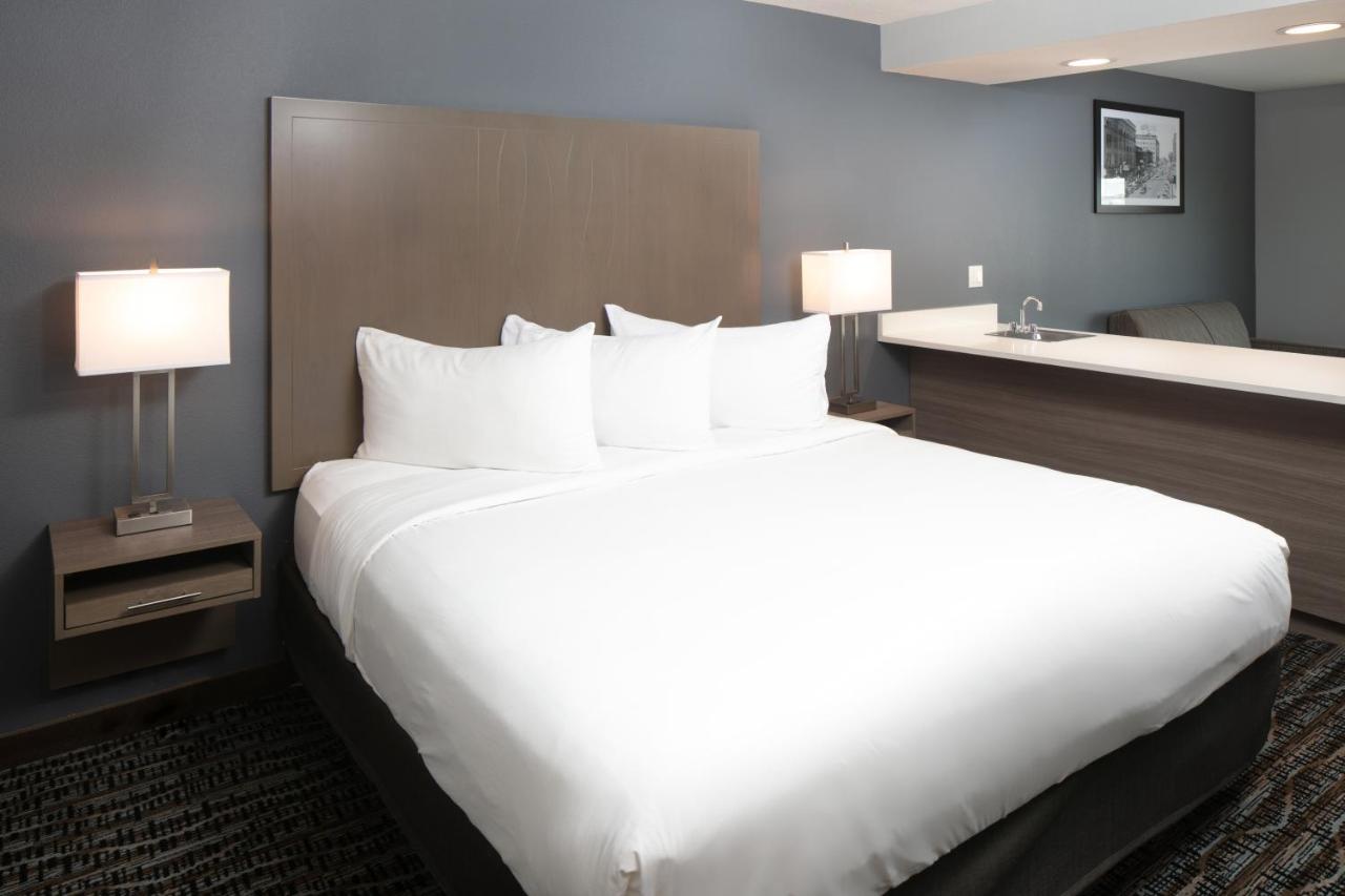 King Suite at Hotel 28 Boise Airport, an Ascend Collection Hotel