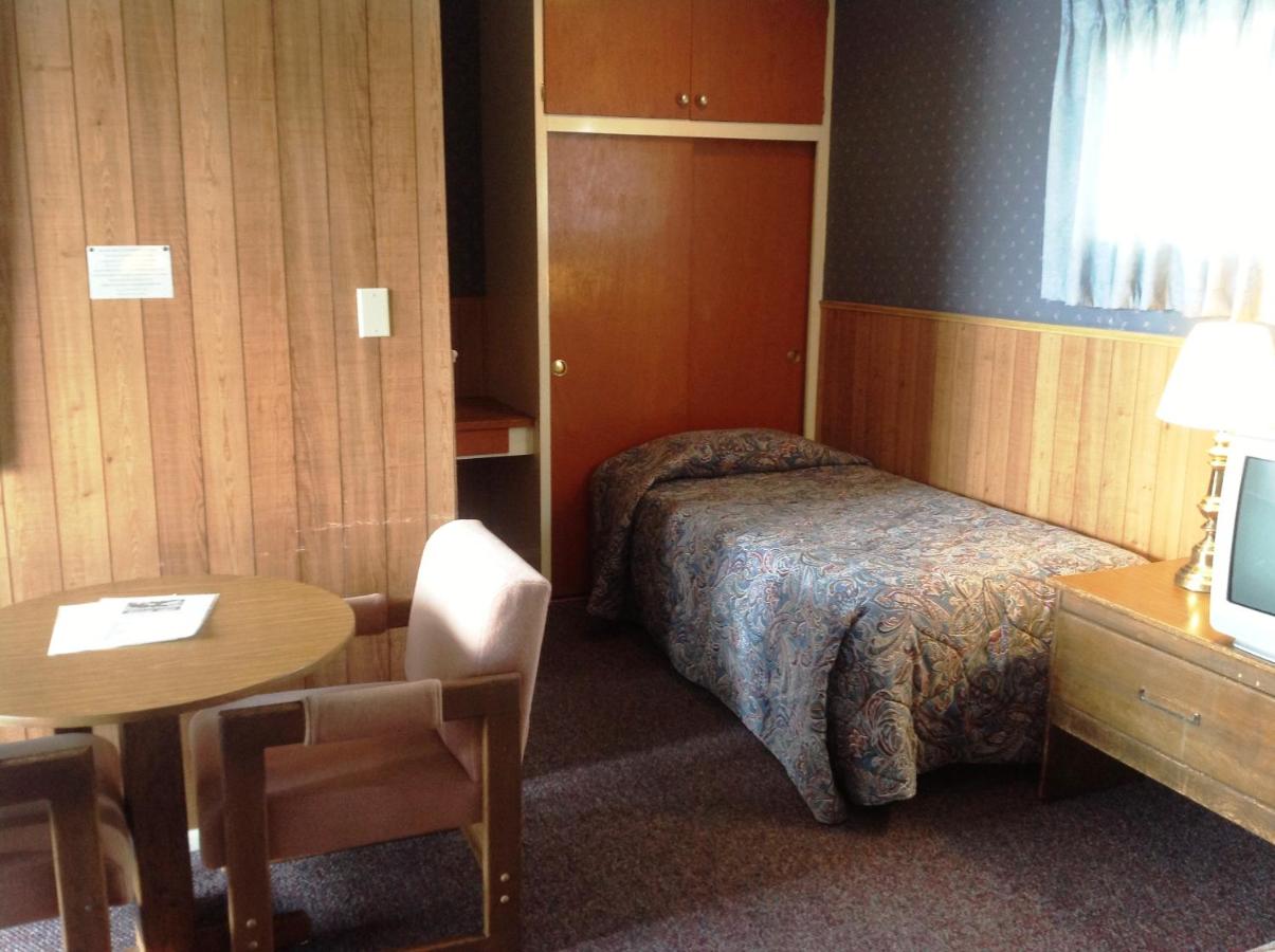| Bridgeport Inn