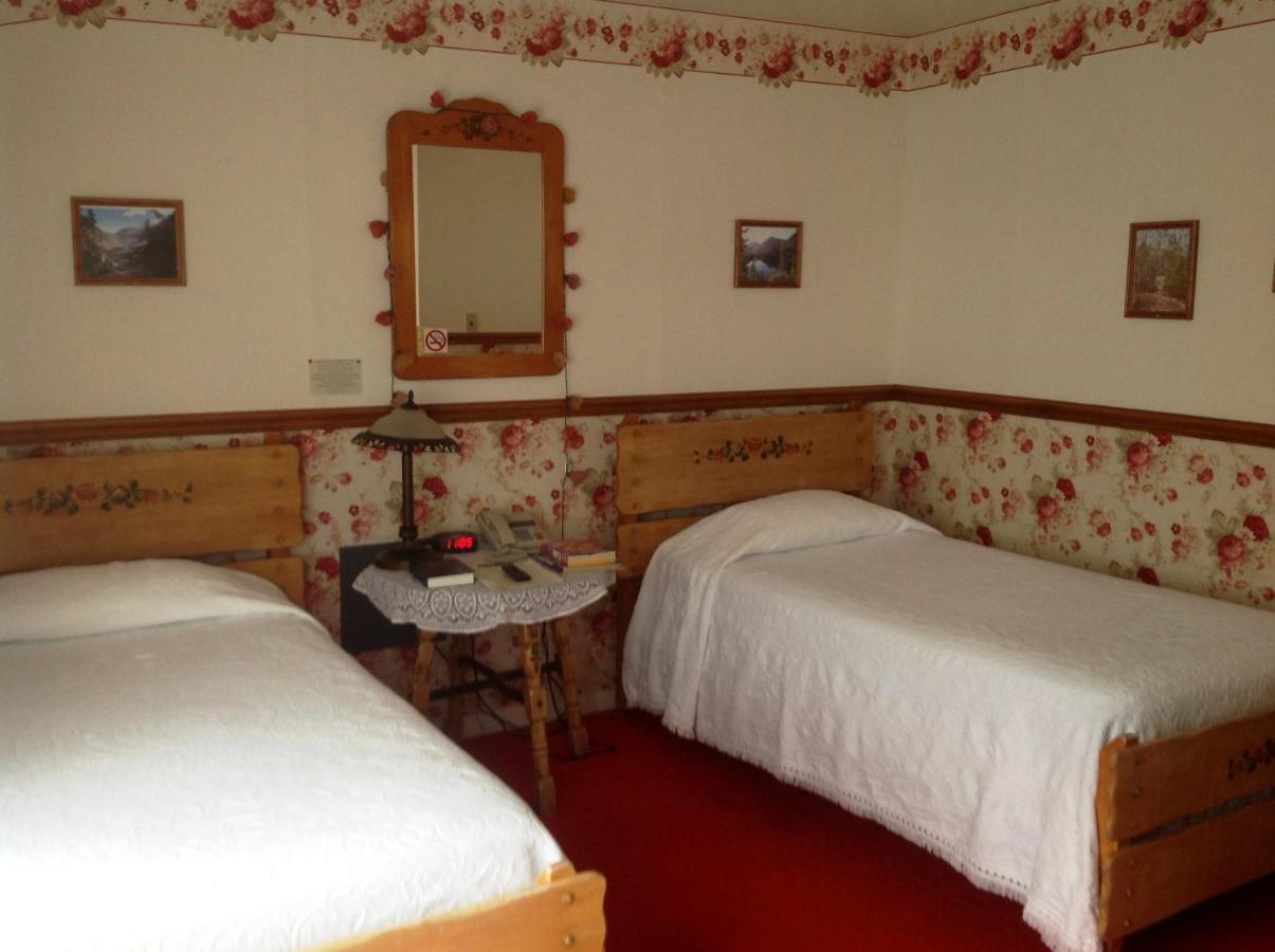 | Bridgeport Inn
