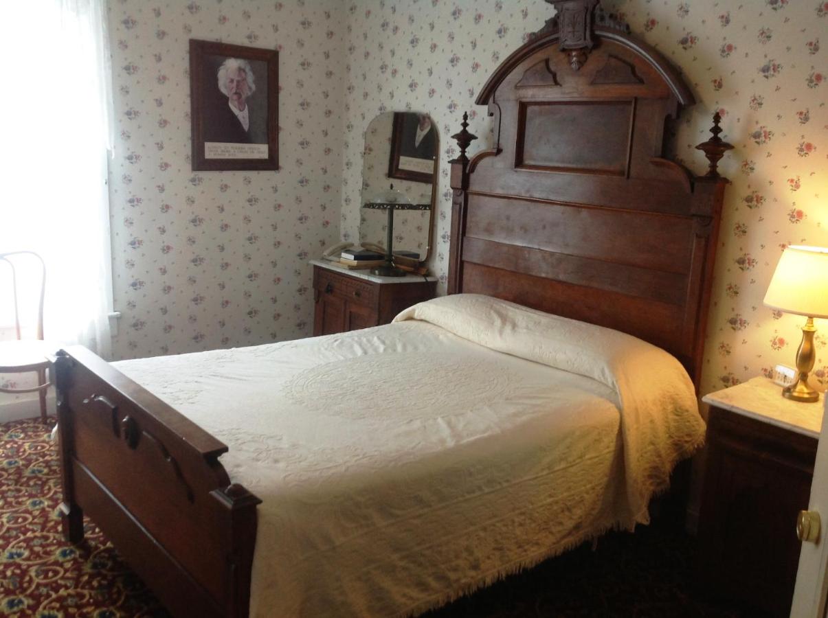 | Bridgeport Inn