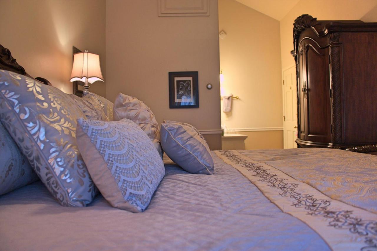 | Black Bear Manor