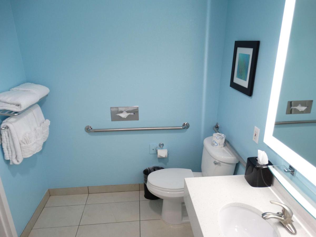 King Room with Bath Tub - Mobility Access at Best Western Plus Orlando Lake Buena Vista South Inn & Suites