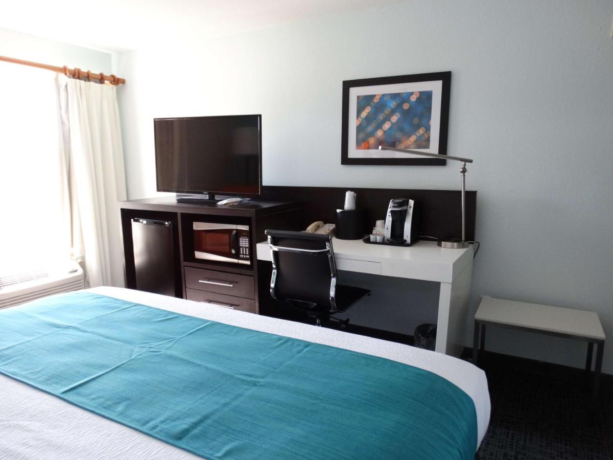 Family Room with One King Bed and Twin Beds at Best Western Plus Orlando Lake Buena Vista South Inn & Suites