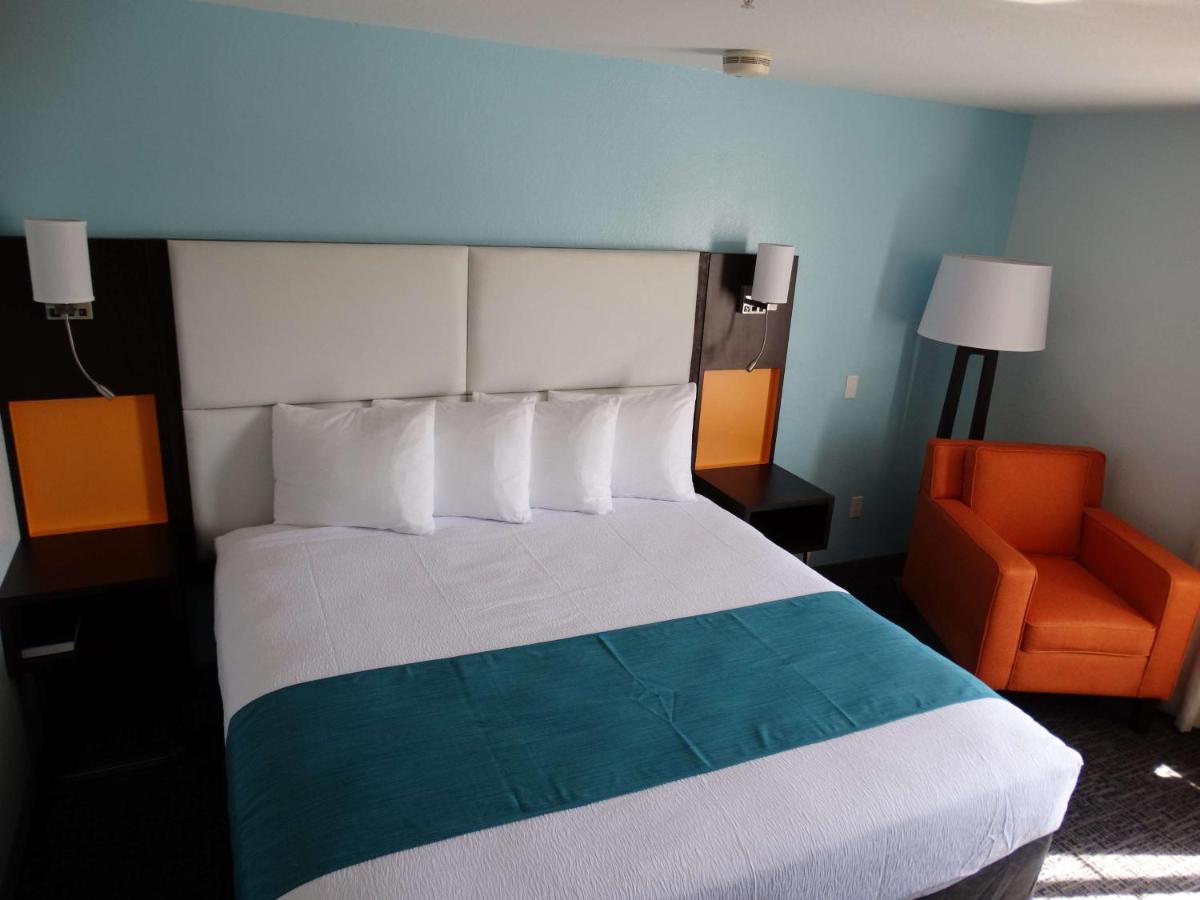 Family Room with One King Bed and Twin Beds at Best Western Plus Orlando Lake Buena Vista South Inn & Suites