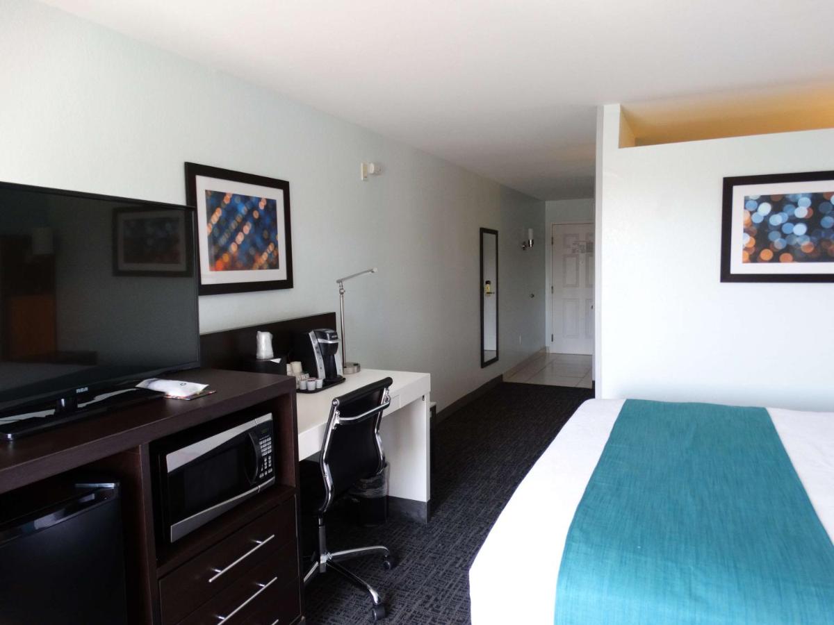 Family Room with One King Bed and Twin Beds at Best Western Plus Orlando Lake Buena Vista South Inn & Suites