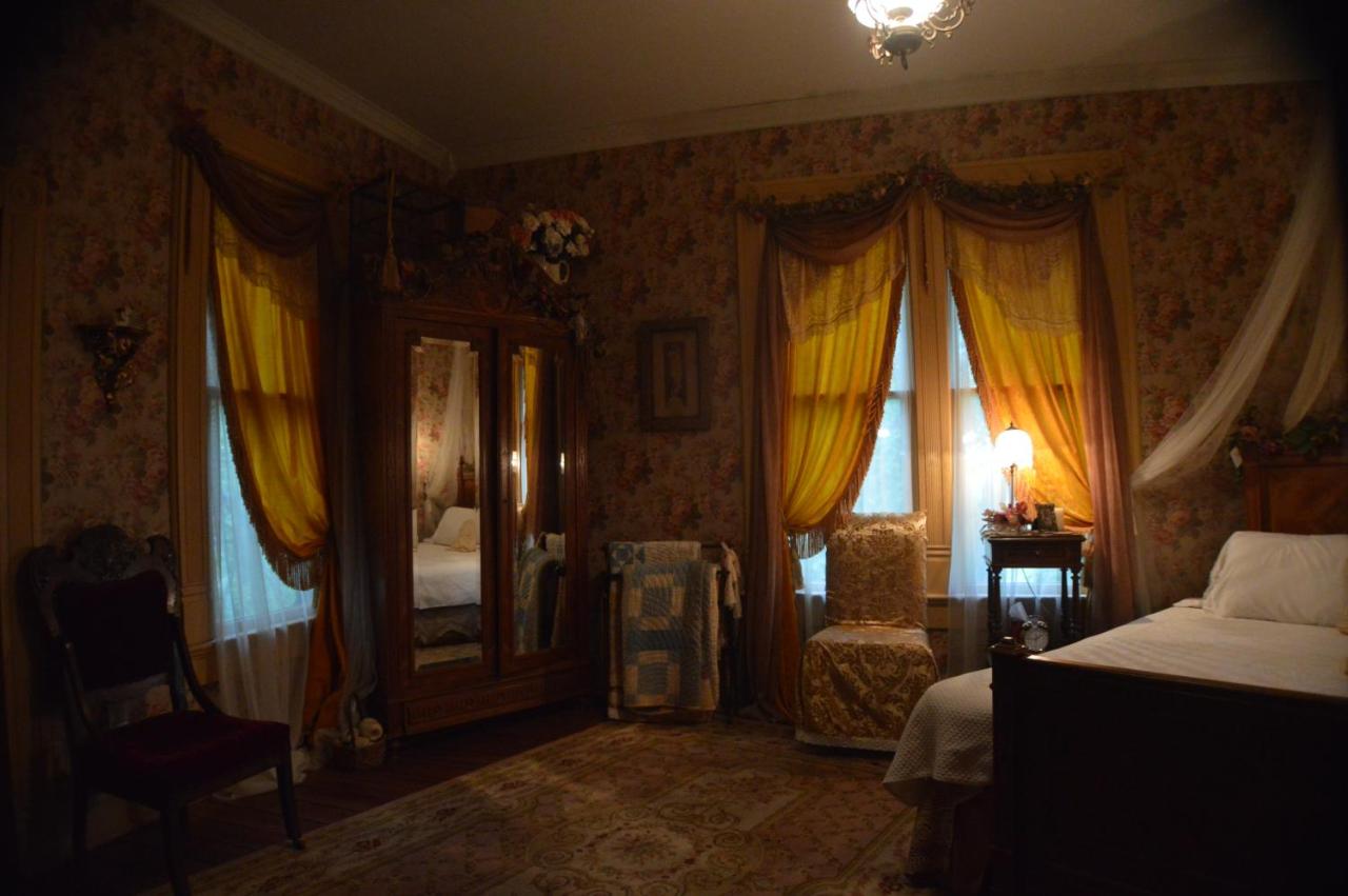  | Carleton House Bed and Breakfast