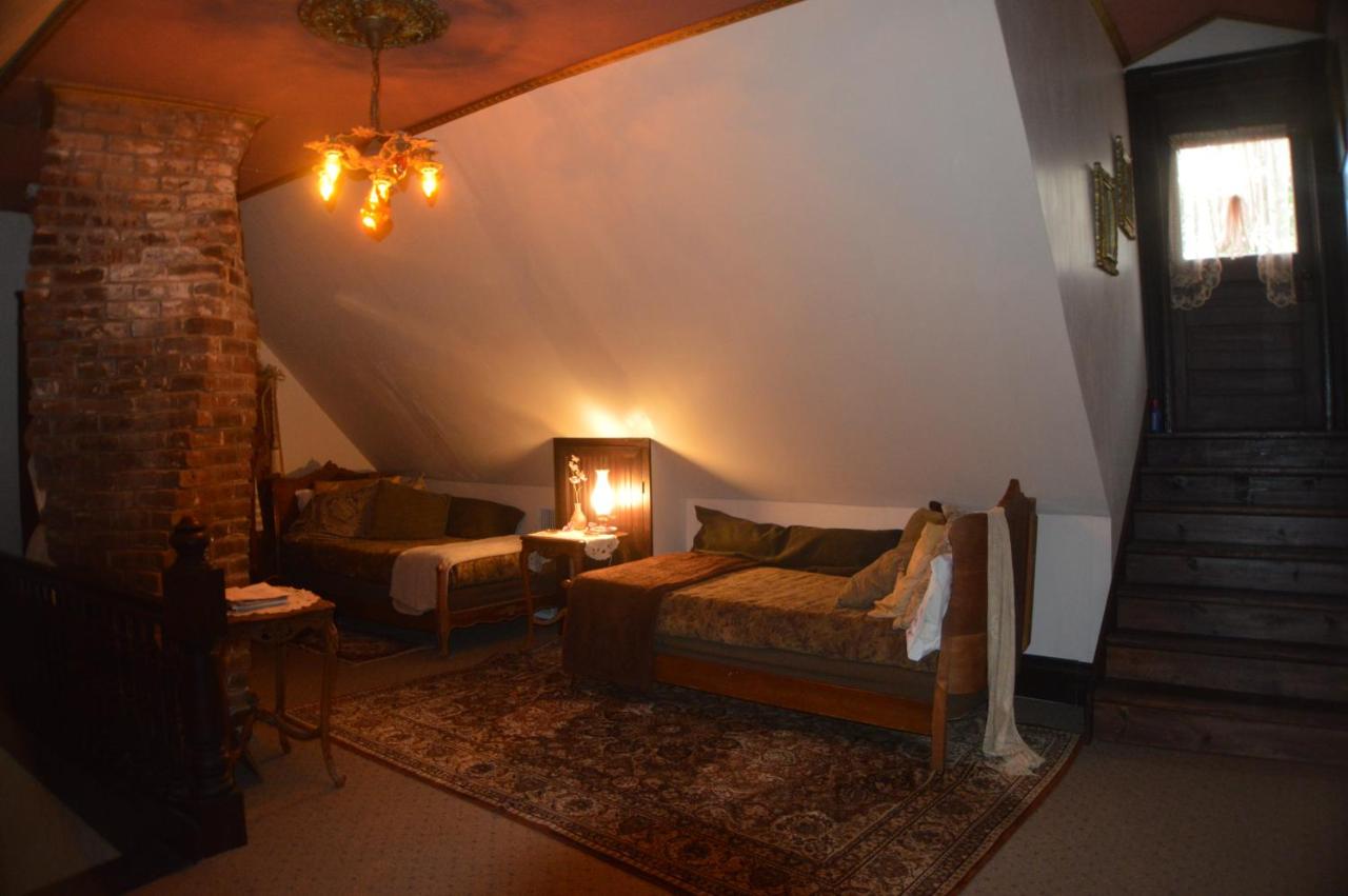  | Carleton House Bed and Breakfast