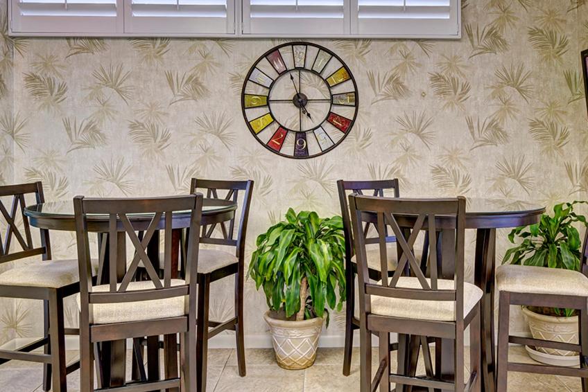  | Palm Pavilion Inn