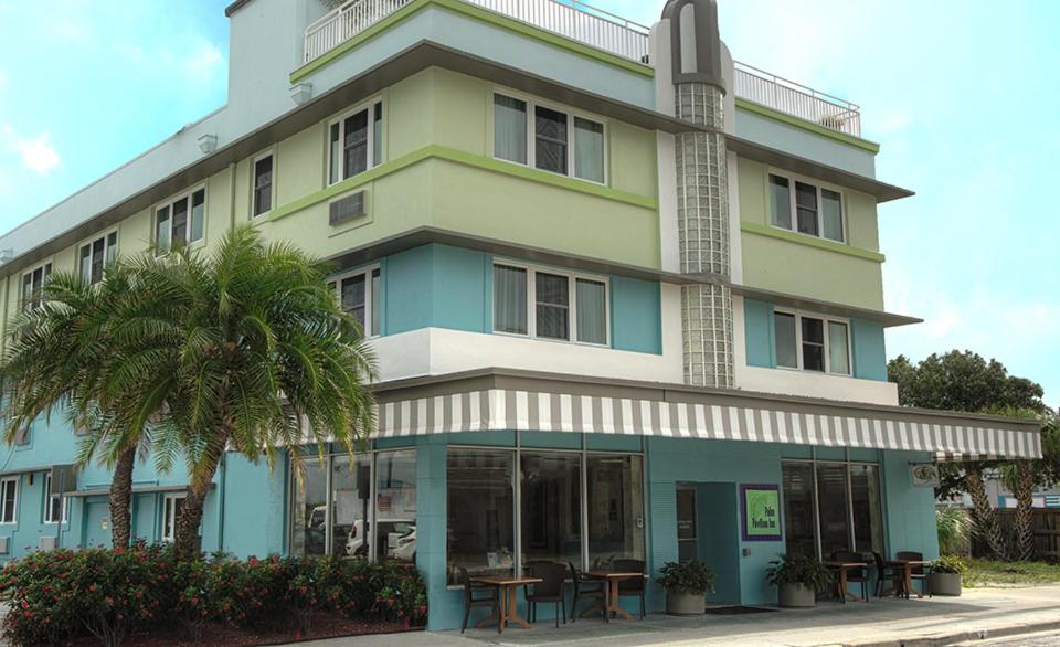  | Palm Pavilion Inn