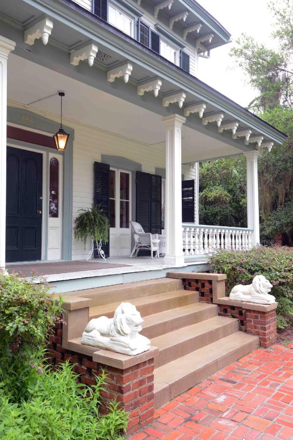 | 1872 Denham Inn