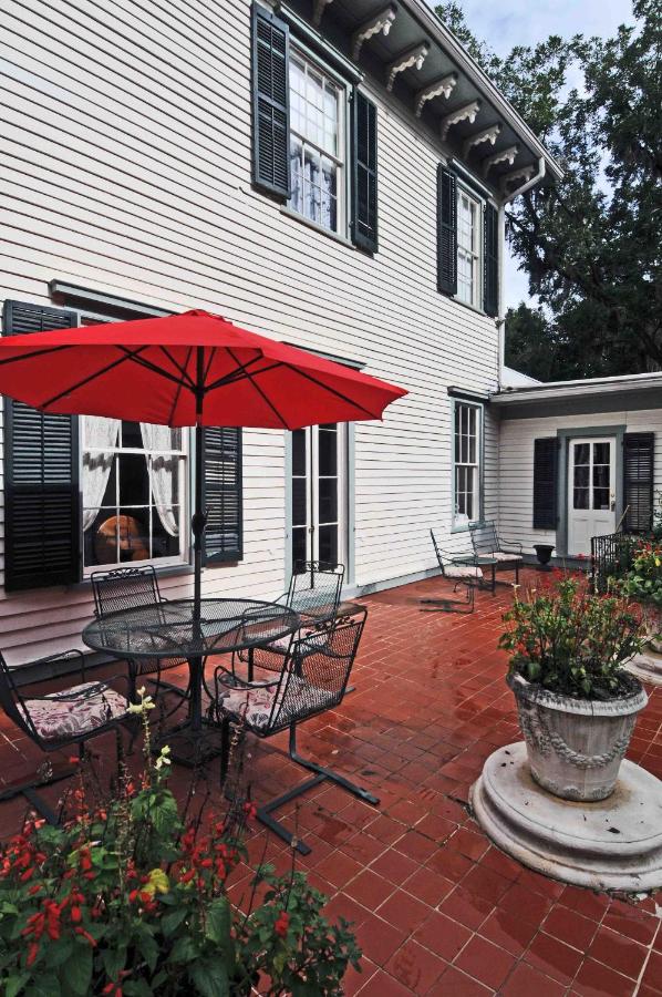 | 1872 Denham Inn