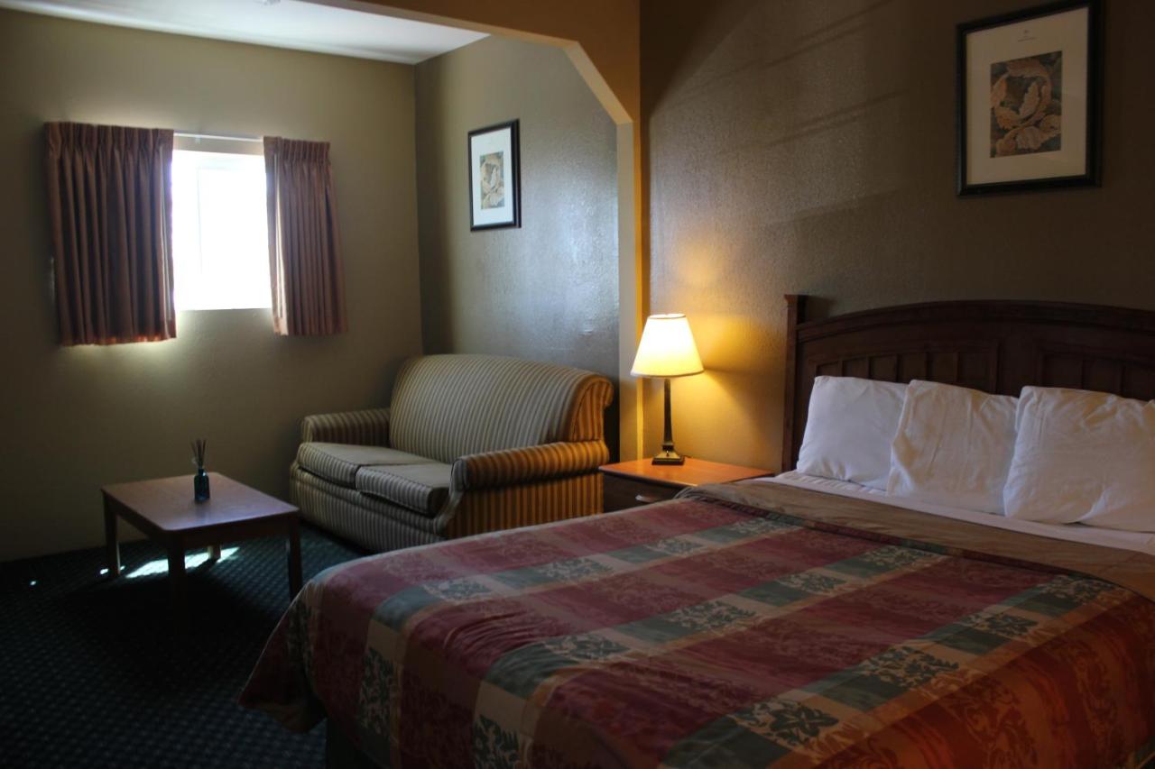  | Holland Inn and Suites