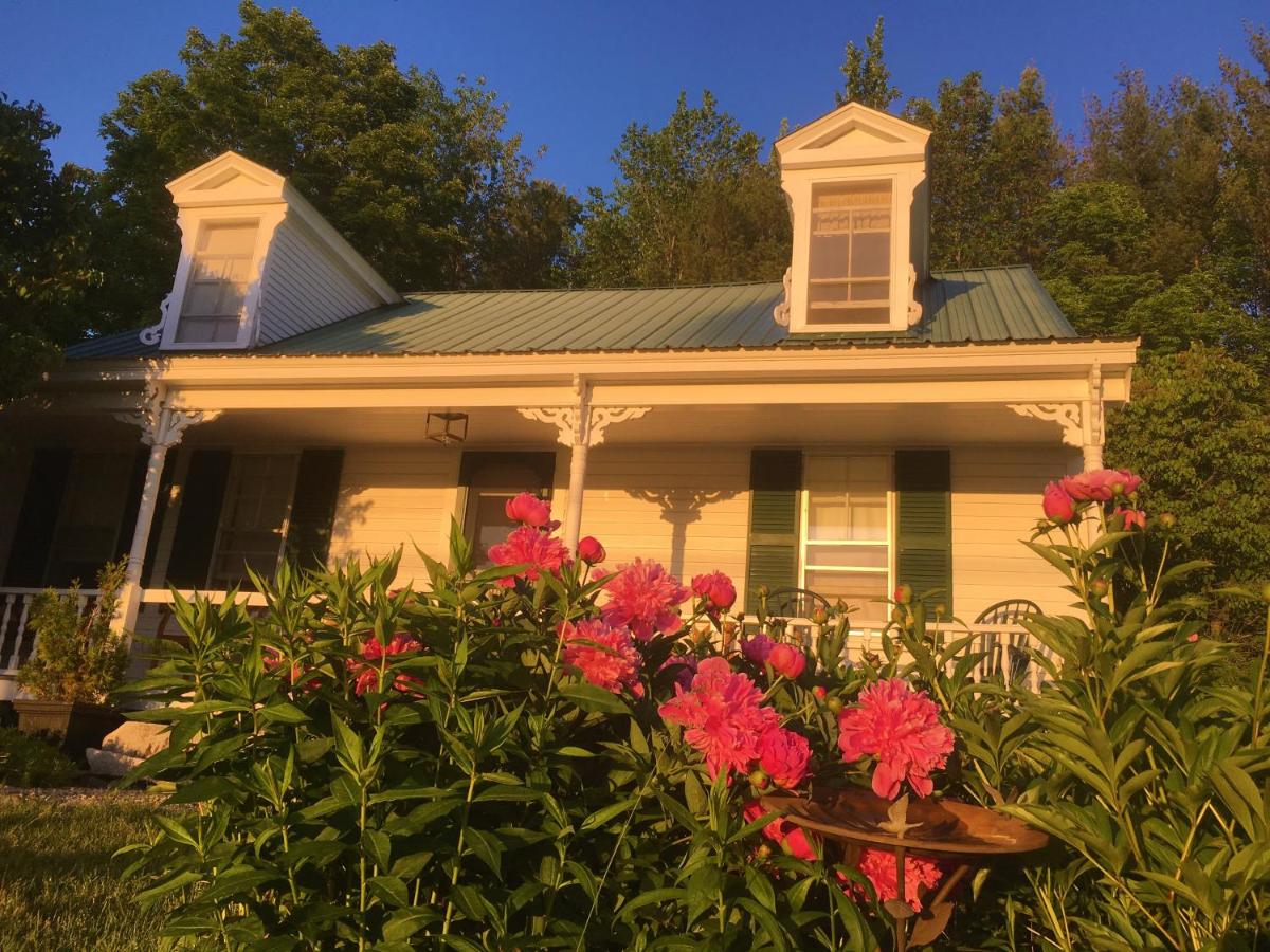 | Center Lovell Inn