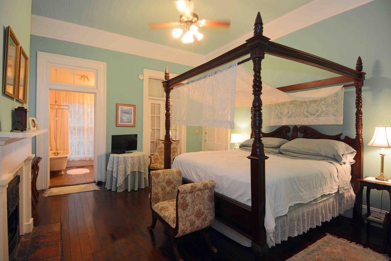 | 1872 Denham Inn