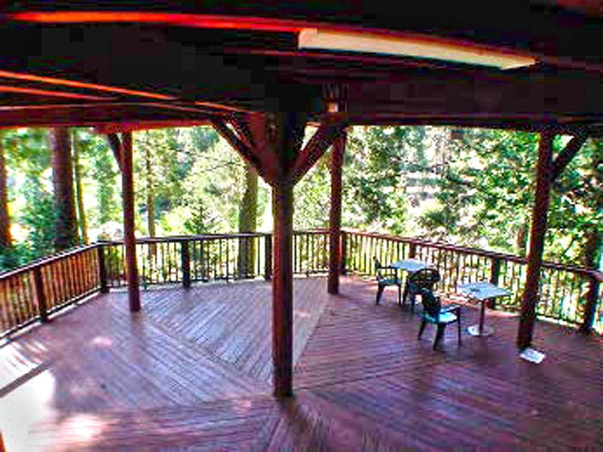 | Strawberry Inn