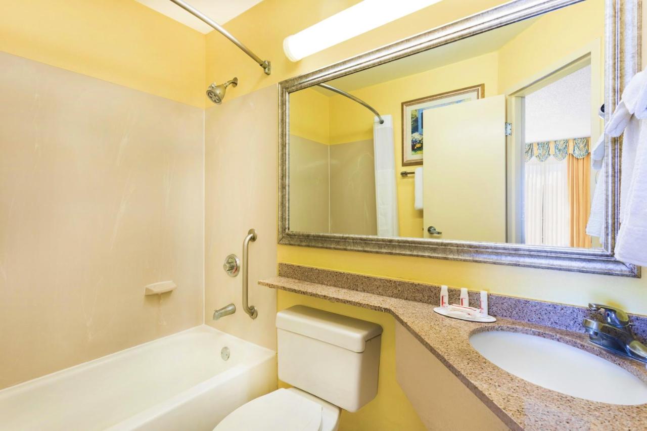 King Room - Disability Access, Third Floor at Baymont by Wyndham Savannah Midtown