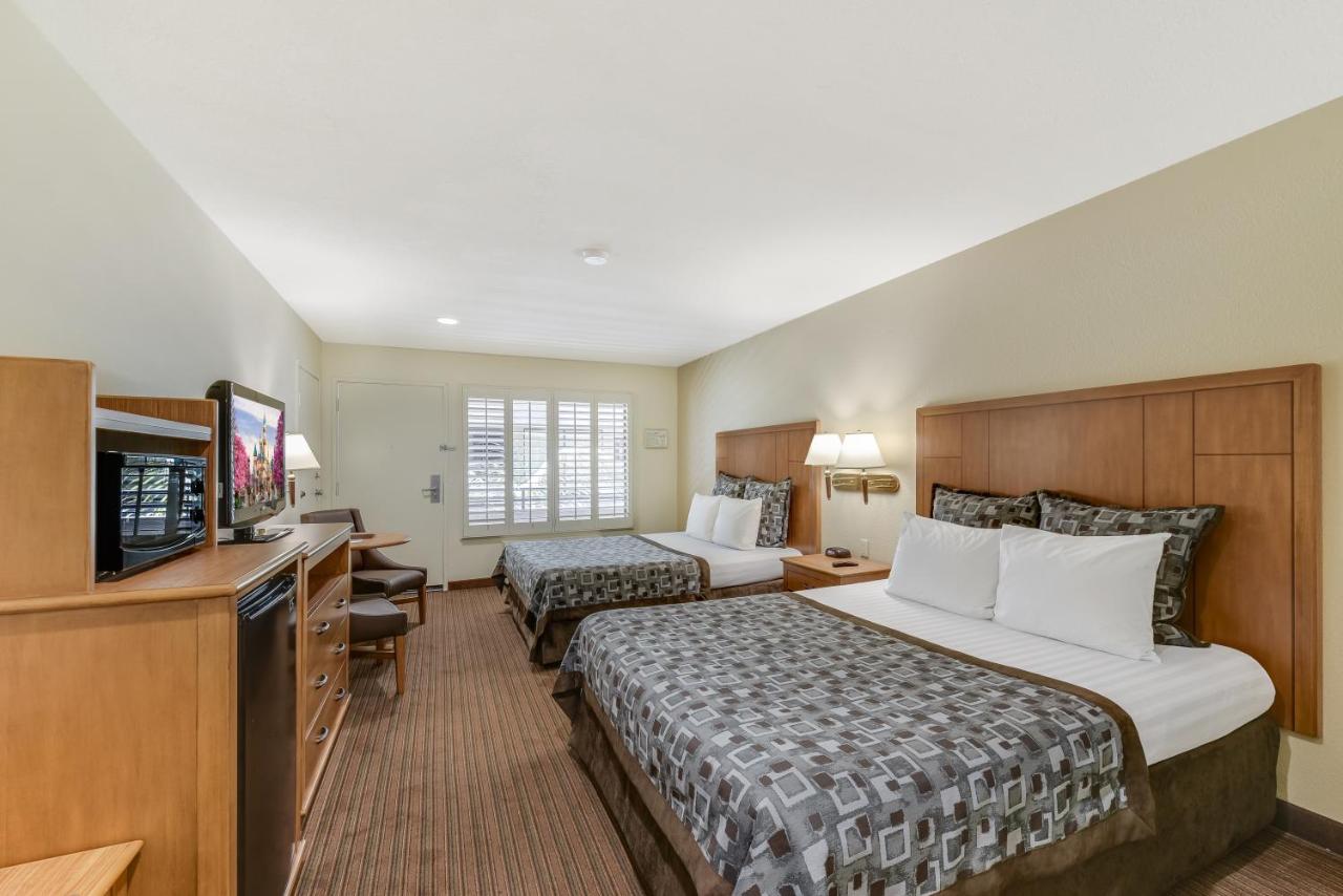  | Anaheim Desert Inn & Suites