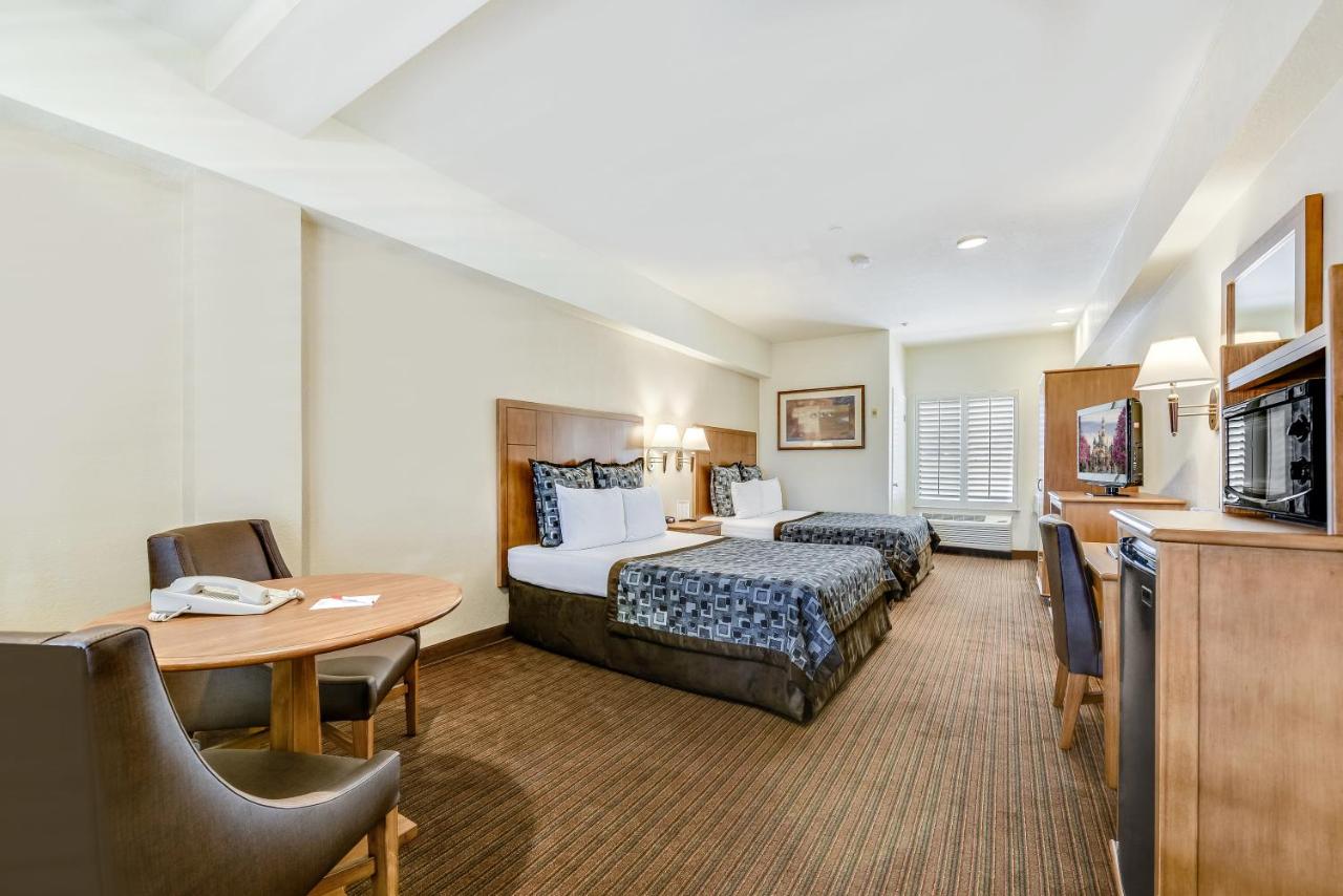  | Anaheim Desert Inn & Suites