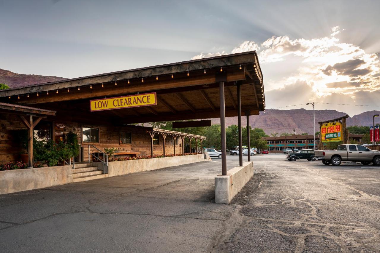 | Red Stone Inn