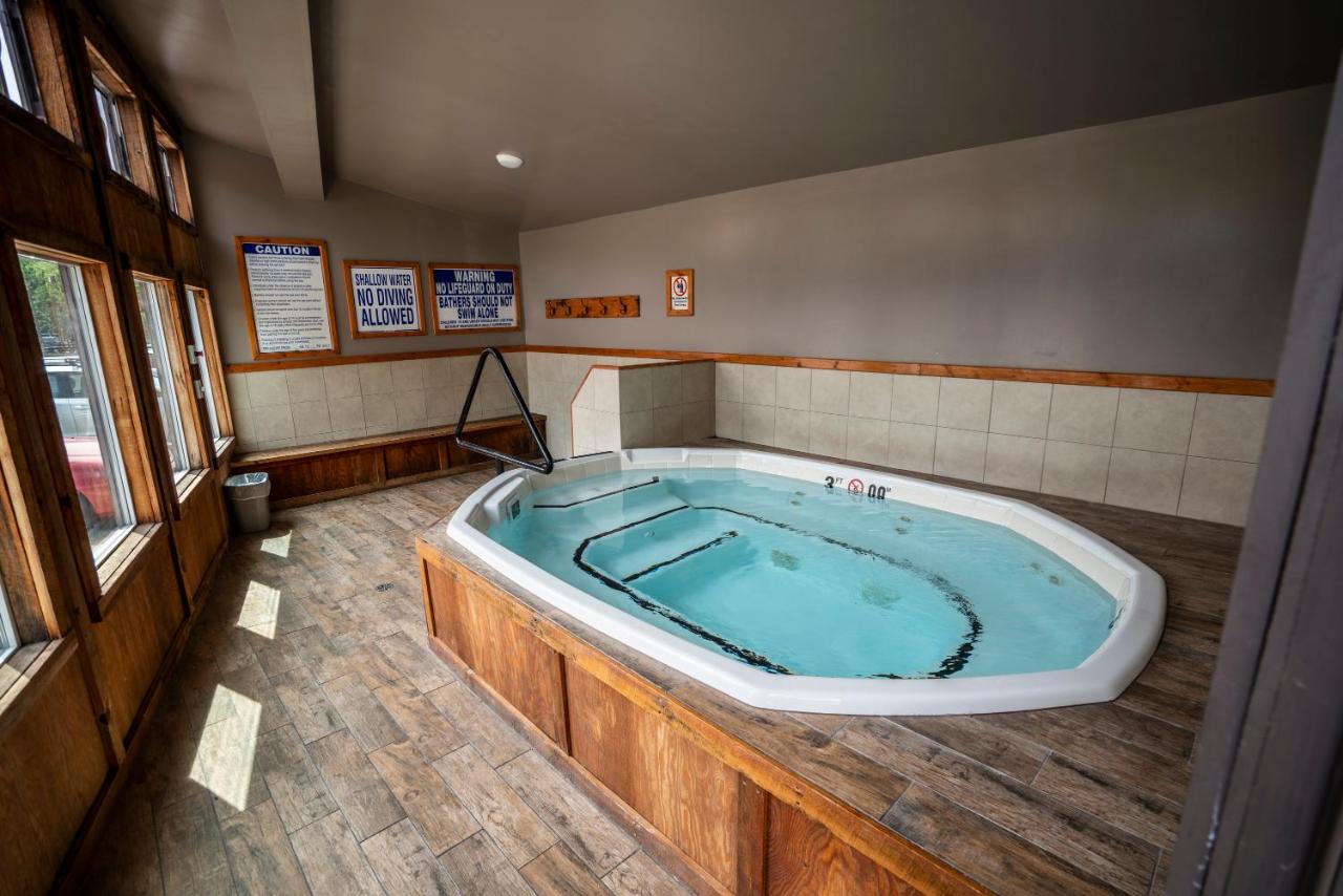 | Red Stone Inn