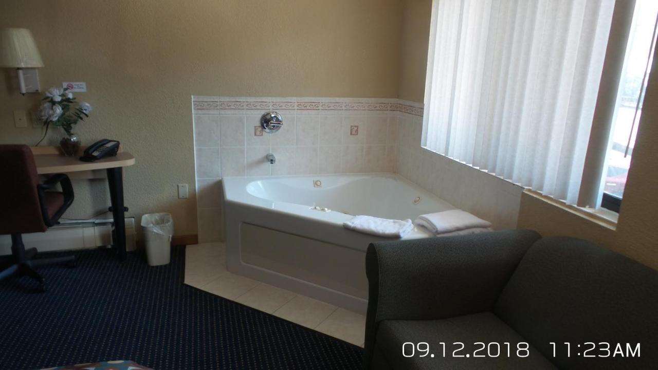 | Rivers EDGE MOTEL