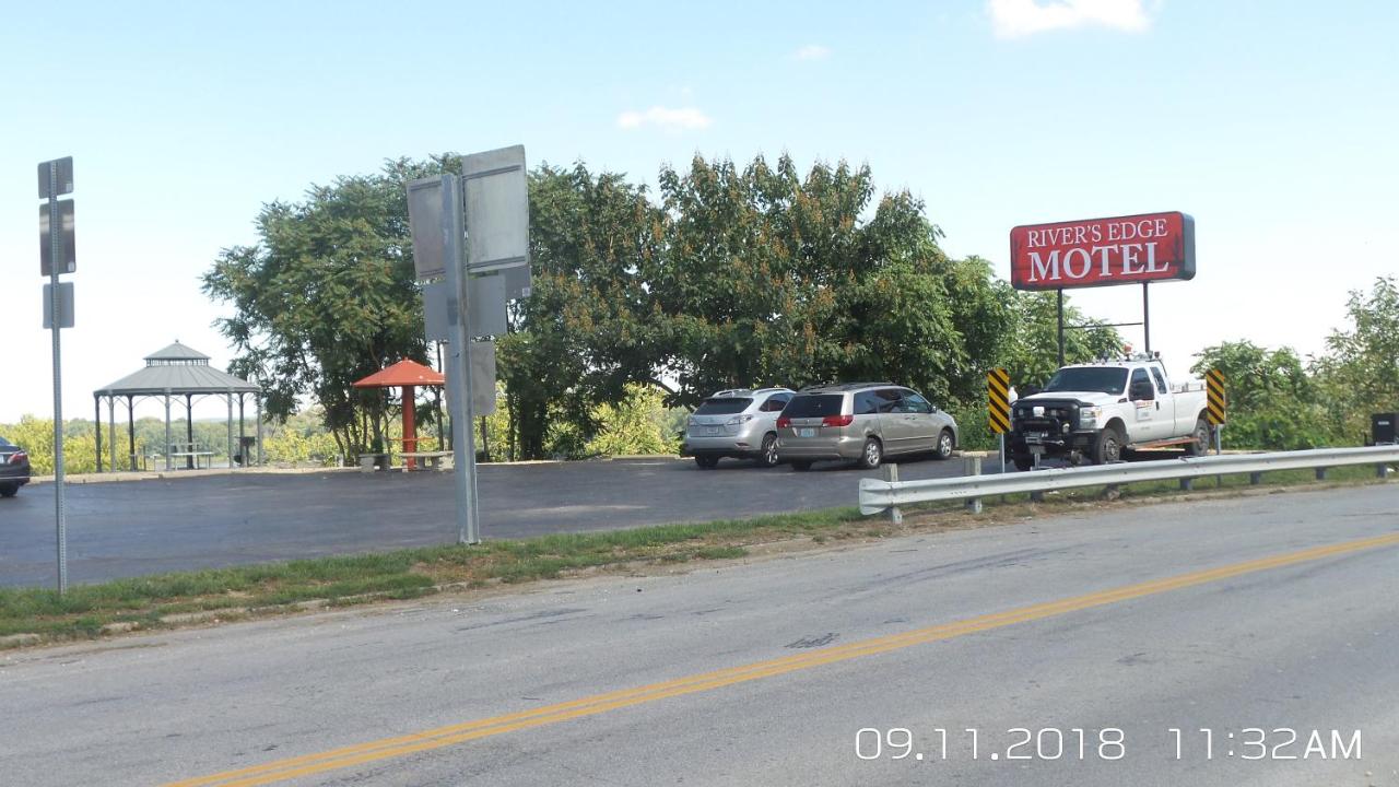 | Rivers EDGE MOTEL