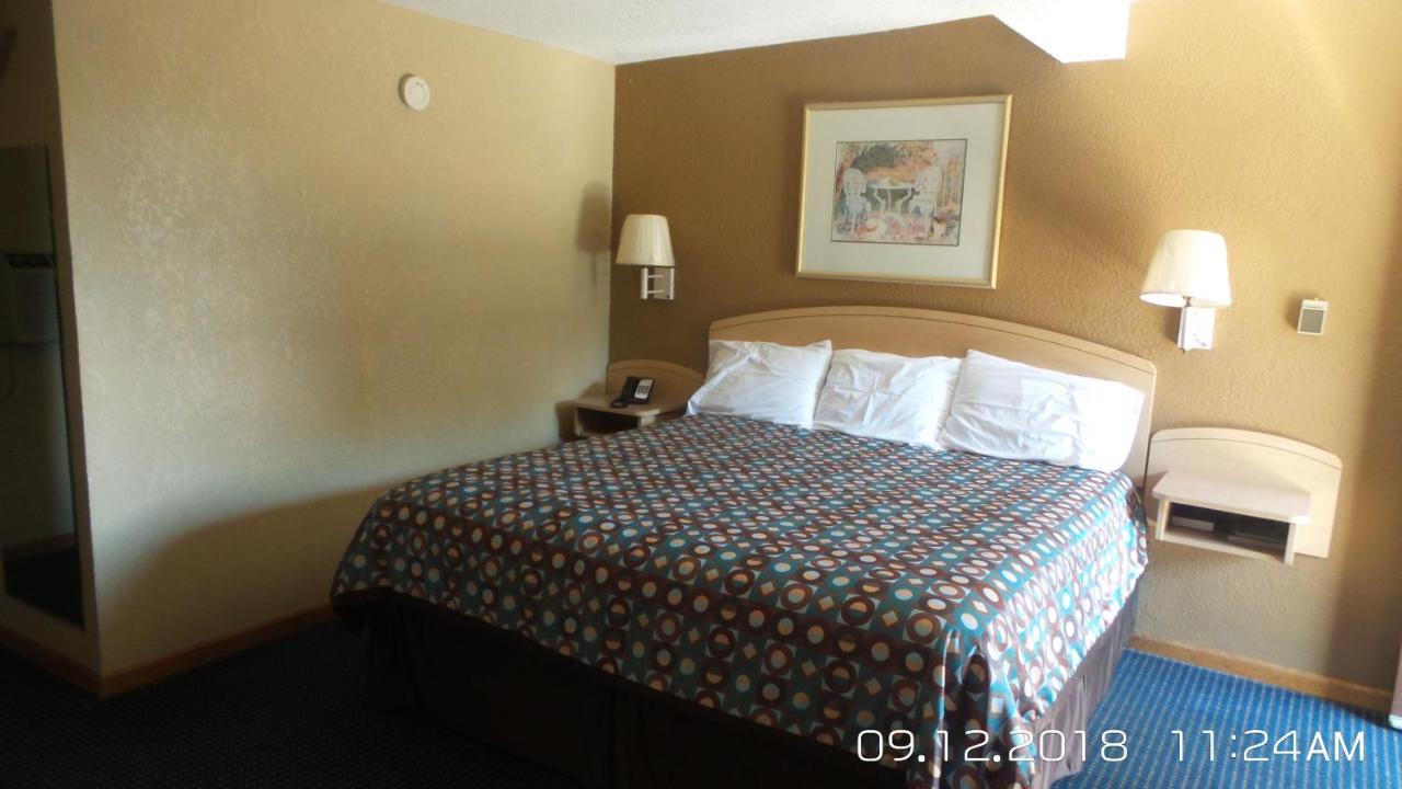 | Rivers EDGE MOTEL
