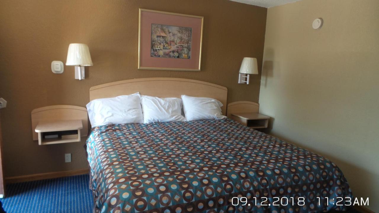| Rivers EDGE MOTEL