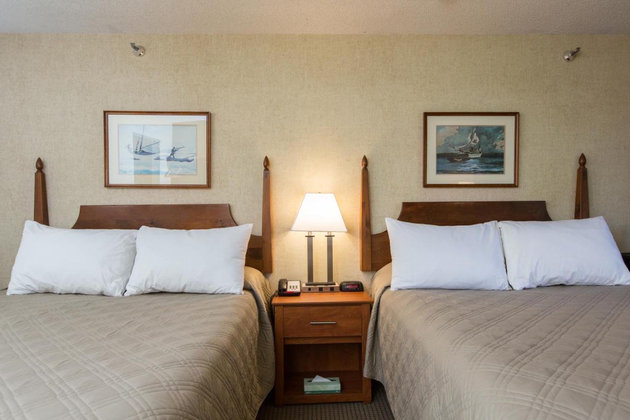 | Commodores Inn