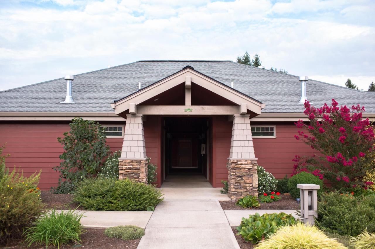 | Oregon Garden Resort