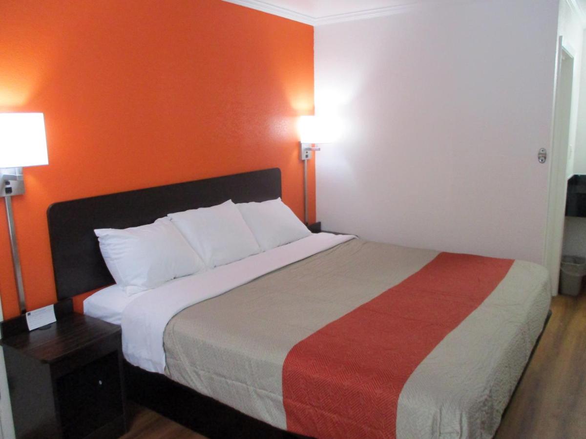 | Motel 6-Bay Minette, AL