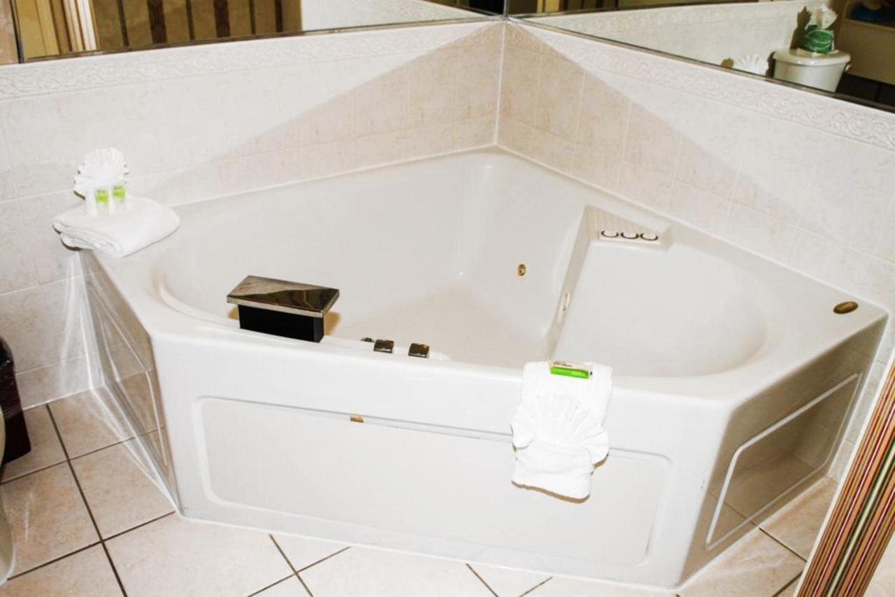 King Room with Hot Tub - Non-Smoking at Hilltop Inn and Suites, near Foxwoods Casino