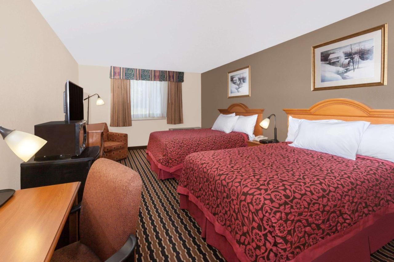 Deluxe Double Room with Two Double Beds - Non-Smoking at Days Inn by Wyndham Albion