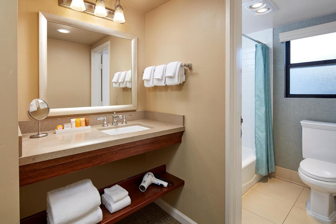 Standard Queen Room at Glorietta Bay Inn Coronado Island