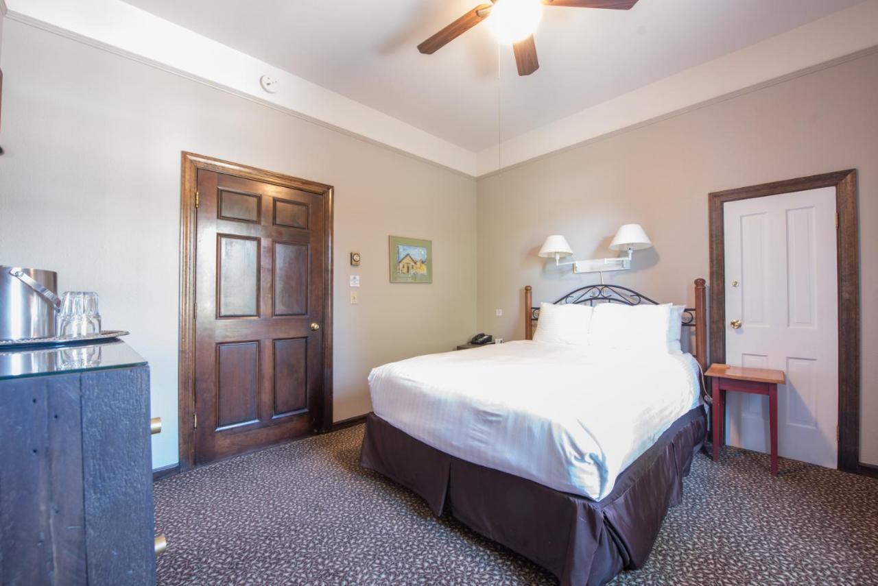 | Elk Mountain Lodge